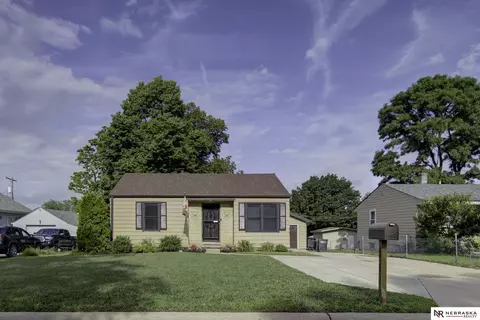 5438 S 49th St, Omaha, NE 68117