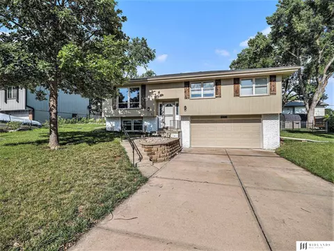8313 S 49 St, Omaha, NE 68157