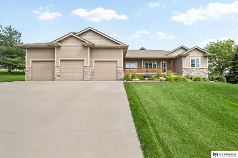 3611 Lynx Cir, Bellevue, NE 68123