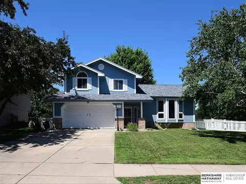 1000 Shawnee Rd, Papillion, NE 68046