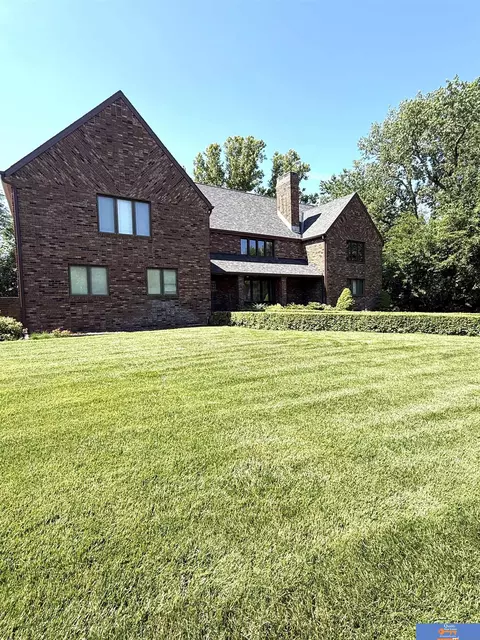2303 12 Elk St, Beatrice, NE 68310