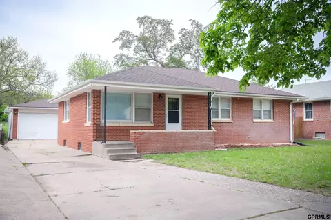5410 Sumner St, Lincoln, NE 68506