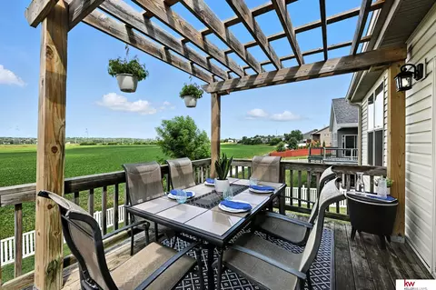 2206 Alexandra Rd, Papillion, NE 68133