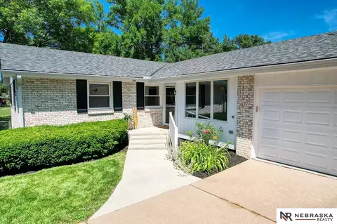 506 Rockhurst Dr, Lincoln, NE 68510