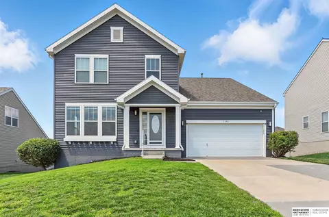 1114 Walnut Creek St, Papillion, NE 68046