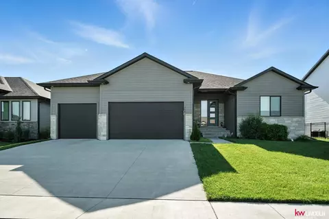 358 N 104th St, Lincoln, NE 68527