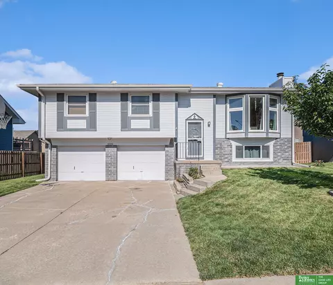 8006 S 154 St, Omaha, NE 68138