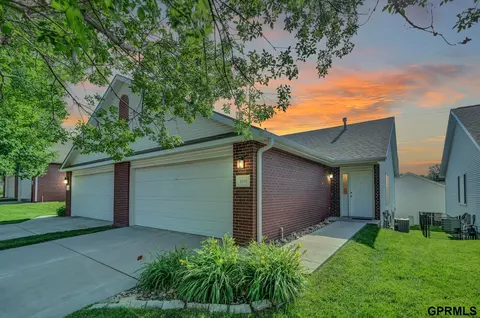 4830 S 55th Ct, Lincoln, NE 68516