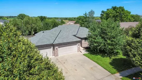 6530 Foxglove Ln, Lincoln, NE 68504