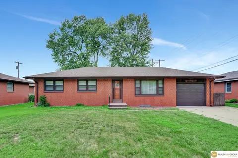 841 Hollywood Ave, Lincoln, NE 68504