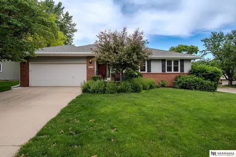 9910 Ohio St, Omaha, NE 68134