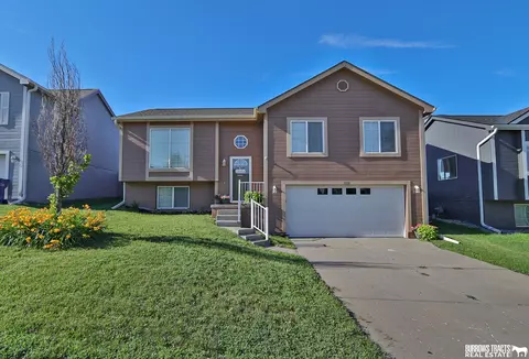 16931 Browne St, Omaha, NE 68116