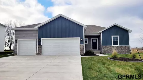 17067 Craig St, Bennington, NE 68007