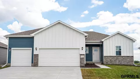 17055 Craig St, Bennington, NE 68007