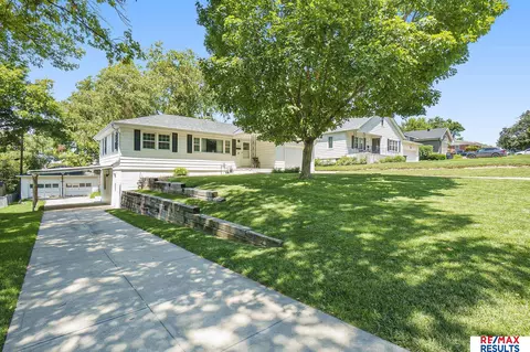 3024 S 49th St, Omaha, NE 68106