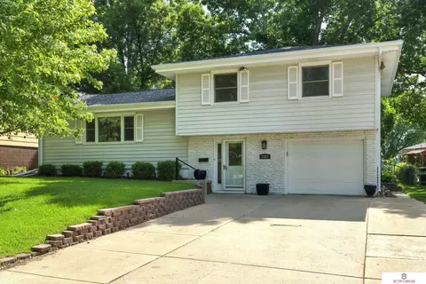 2907 S 137th St, Omaha, NE 68144