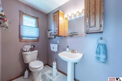Bath - 401 Maple Dr, Treynor, IA 51575 photo 3 of 8