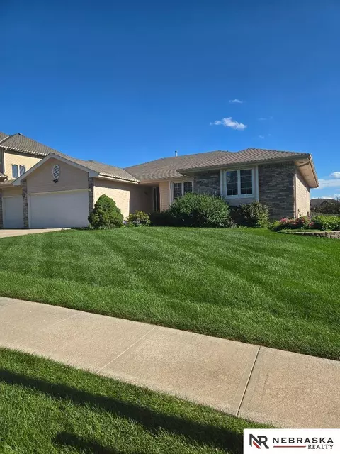 16107 Adams St, Omaha, NE 68135