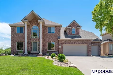 18617 Gertrude St, Omaha, NE 68136