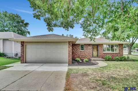 3101 Briarwood Ave, Lincoln, NE 68516