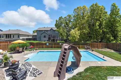 8127 S 105th St, La Vista, NE 68128
