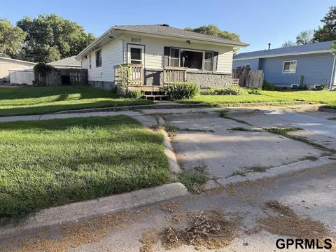 307 3rd St, Milford, NE 68405