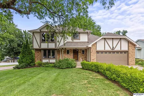 801 S Taylor St, Papillion, NE 68046