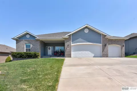 9407 S 71st Ave, Papillion, NE 68133