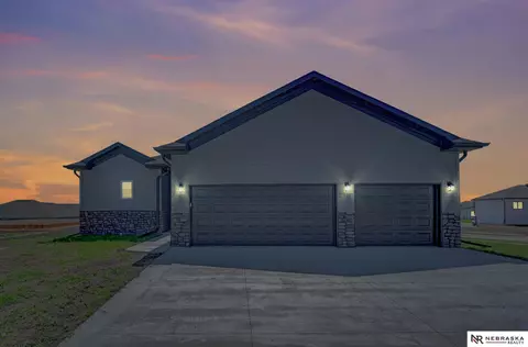5930 SW Sierra Madre Dr, Lincoln, NE 68523