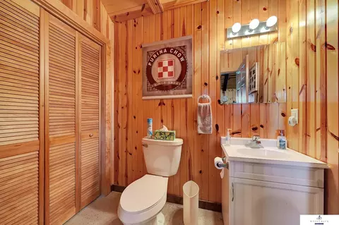 Bath - 2311 20 Rd, Gresham, NE 68367 photo 5 of 5