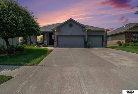 8546 S 106 St, La Vista, NE 68128