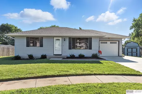 936 N 28th St, Blair, NE 68008