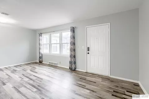 6157 6159 Hillsdale Ave, Omaha, NE 68117