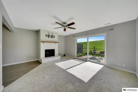3586 Neerpark Dr, Lincoln, NE 68506