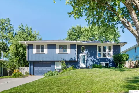 3818 N 211th St, Elkhorn, NE 68022