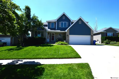 8025 Garland St, Lincoln, NE 68505