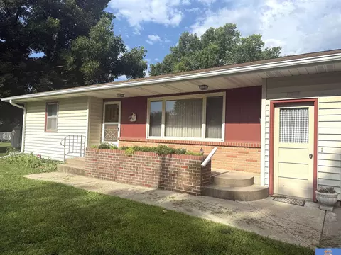 617 N 18th St, Beatrice, NE 68310 photo 3