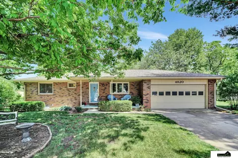 4820 Fleetwood Cir, Lincoln, NE 68516