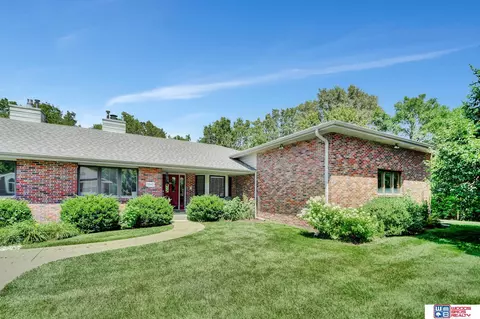 2940 Drawbridge Ct, Lincoln, NE 68516