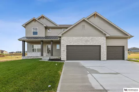 10913 N 172 St, Bennington, NE 68007