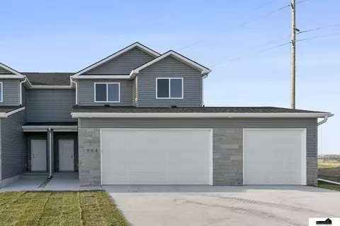 1944 Flagstone Rd, Lincoln, NE 68521
