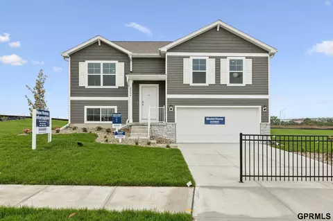 8804 S 185th St, Omaha, NE 68136