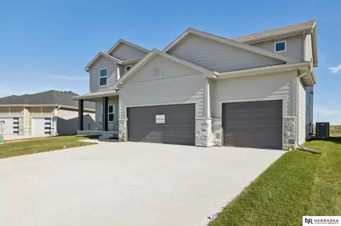 11117 N 162 Cir, Bennington, NE 68007
