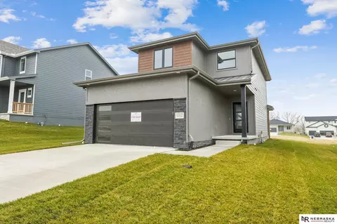 11312 N 161 Ave, Bennington, NE 68007