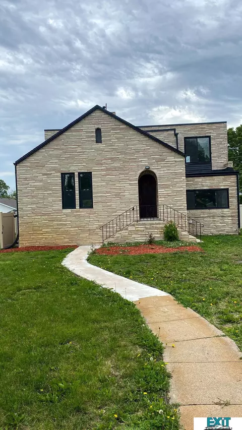 442 W 1st St, Minden, NE 68959