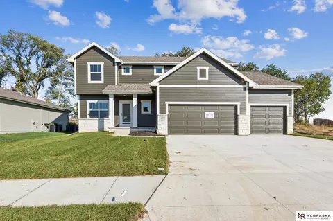 17652 Potter St, Elkhorn, NE 68007