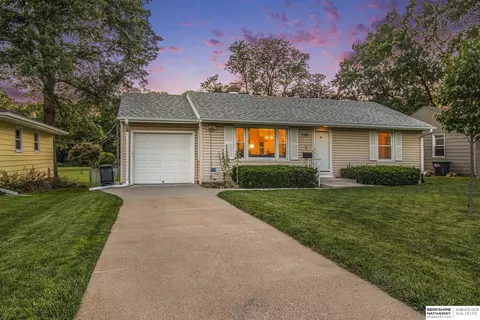 738 N 76th St, Omaha, NE 68114