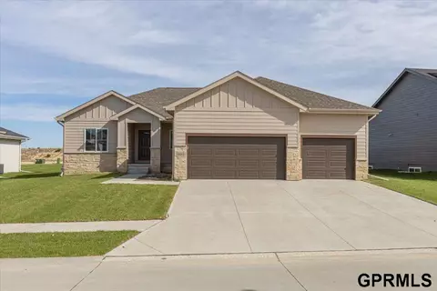 21120 Jessie Ave, Elkhorn, NE 68022