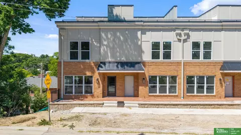 1026 S 33rd St, Omaha, NE 68105