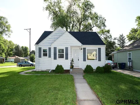 2521 Jackson St, Bellevue, NE 68005